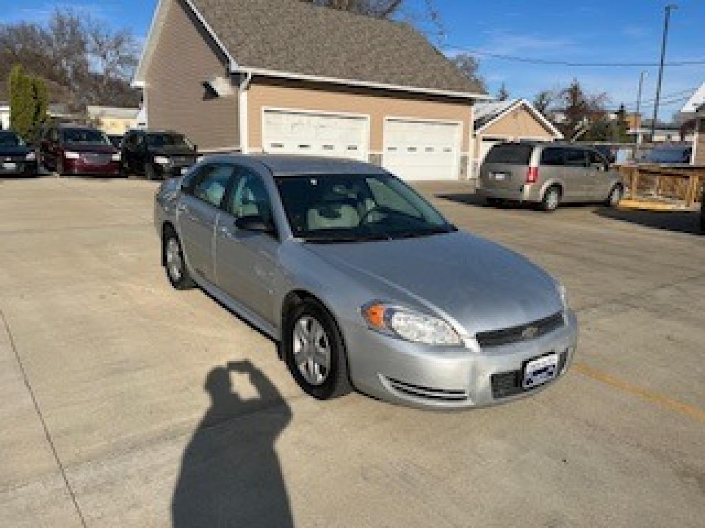 2009 Chevrolet Impala LS (2G1WB57KX91) with an 3.5L V6 OHV 16V FFV engine, 4-Speed Automatic transmission, located at 923 Army Post Rd., Des Moines, IA, 50315, (515) 287-7732, 41.526928, -93.627419 - Photo#1